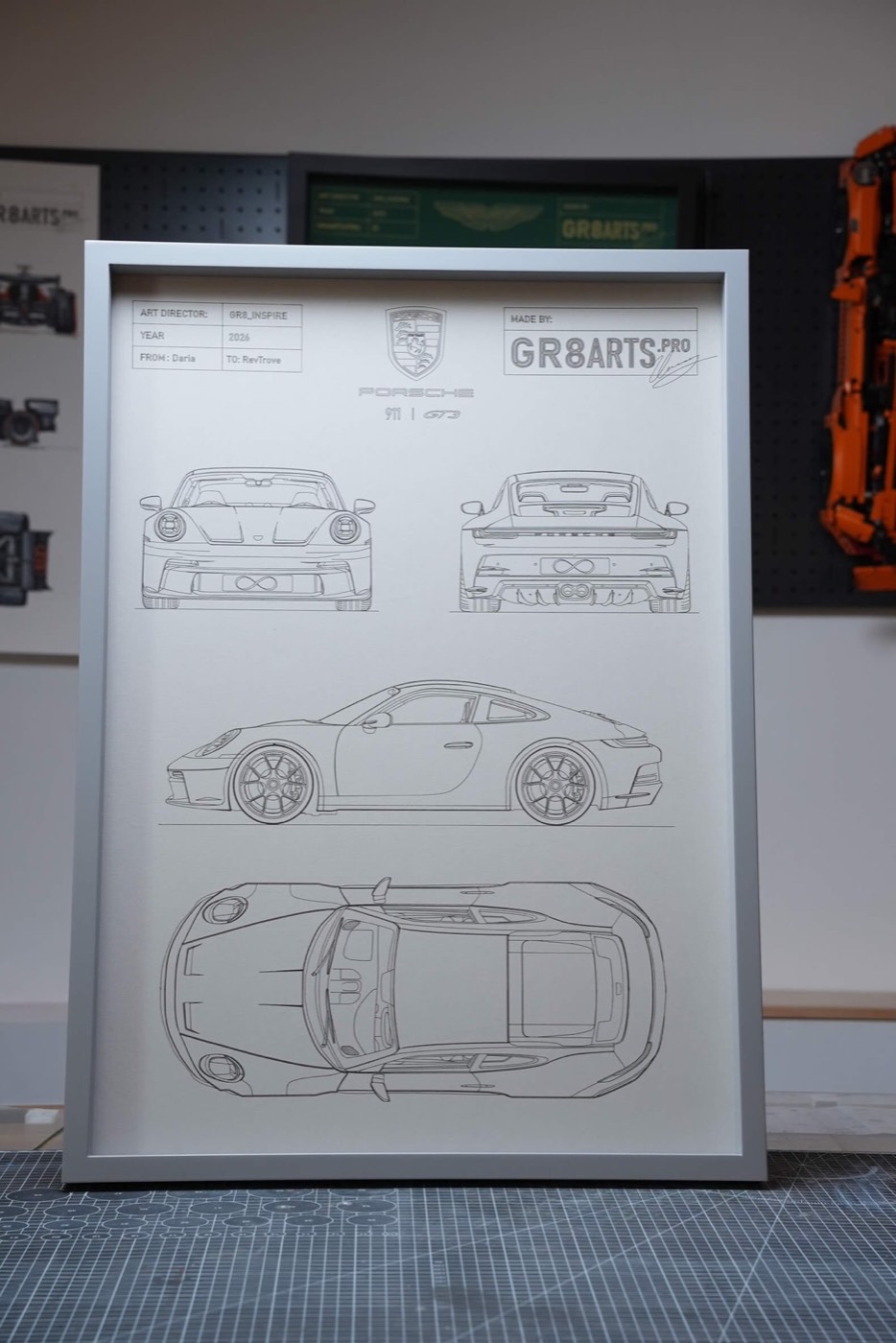 Арт-чертёж: Картина 50×70 см с чертежом автомобиля.