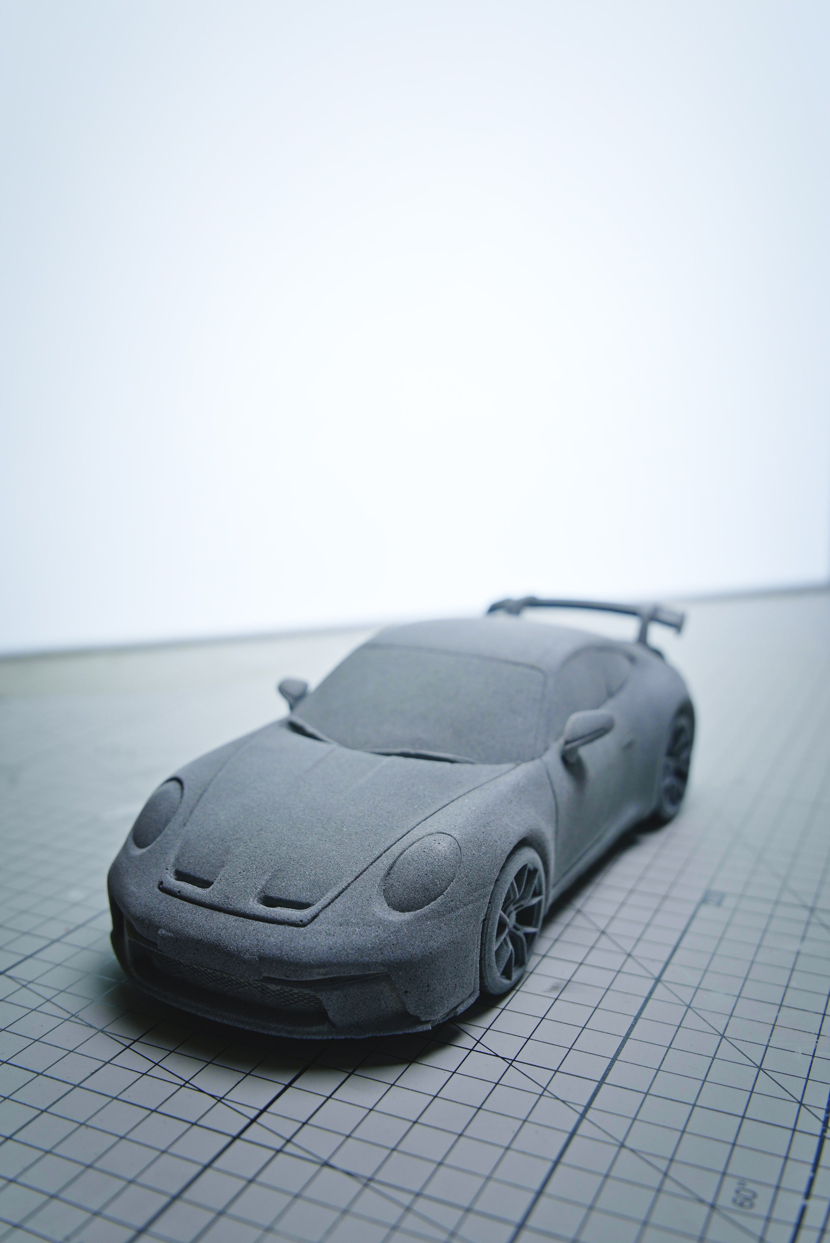 Бетонный Porsche GT3: Модель Porsche GT3 из бетона. Можно заказать свой автомобиль.