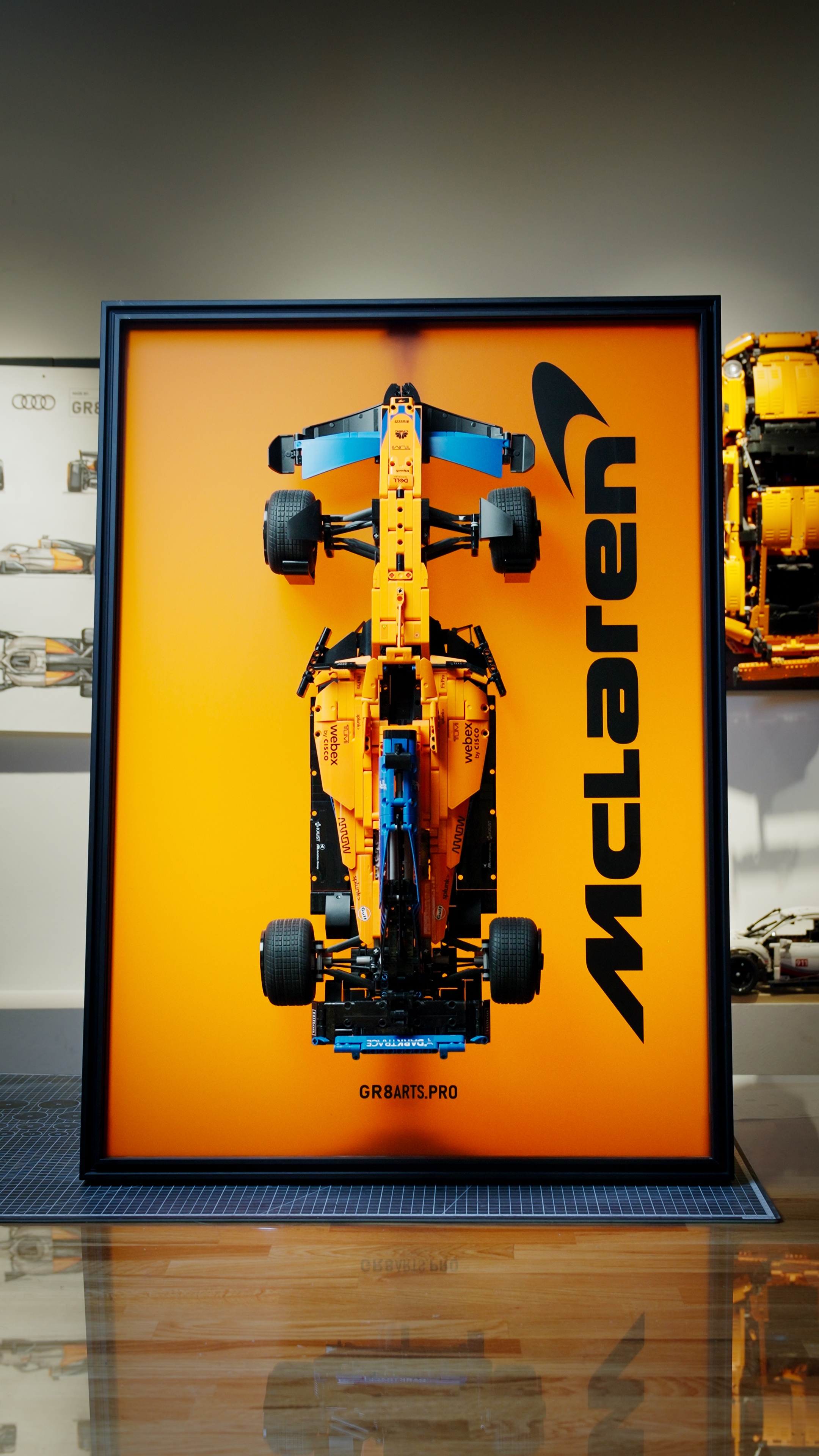 McLaren: Рама А1 из металла и оргстекла для LEGO McLaren. Подсветка — дополнительно 10 000 ₽.