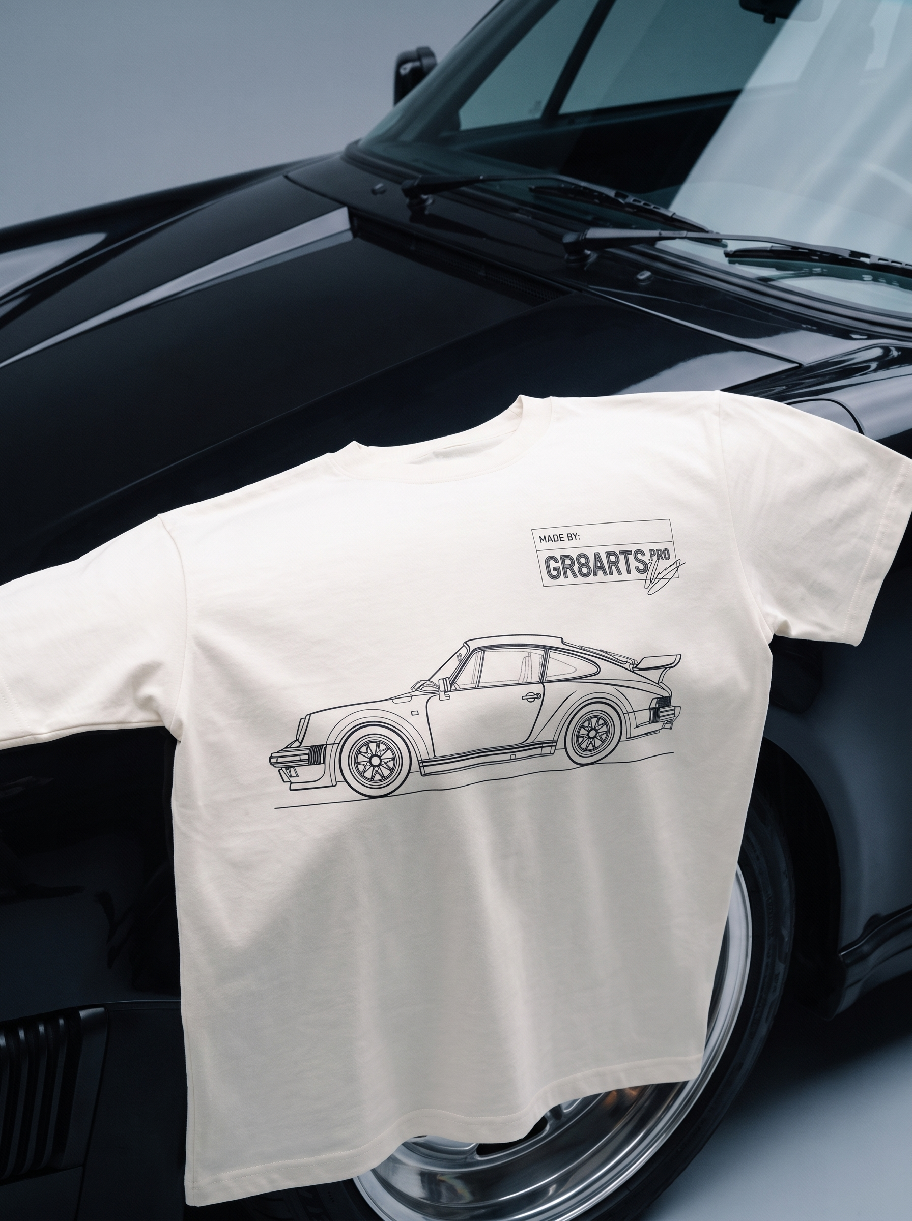 Футболка GR8ARTS — Porsche: Белая футболка с чертежом Porsche. Единственный размер — XL.